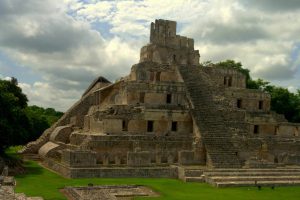 Édificio de los Cinco Pisos - EdznÃ¡ - Campeche