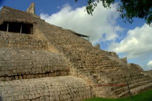Édificio de los Cinco Pisos - from the back - EdznÃ¡ - Campeche