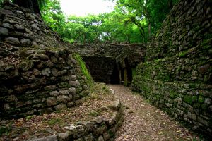 Yaxchilan - Entry of the site - Amazing Temples of the World
