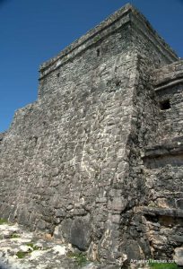 Tulum - El Castillo - seaside - full size