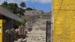 Eingang und Haupttreppe - Kinich Kak Moo - Izamal