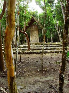Eine Stele in Coba