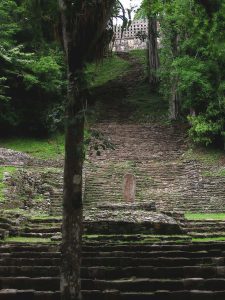 Aufgang zu Tempel 33 in Yaxchilan