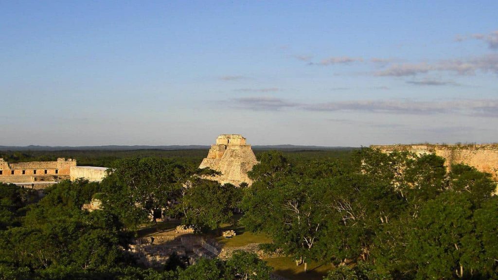 Blick von der großenPyramide über Uxmal