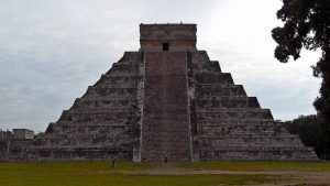 Die Kukulkanpyramide - El Castillo in Chichén Itzá