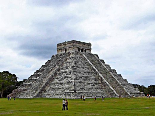 Die Kukulkanpyramide in Chichén Itzá