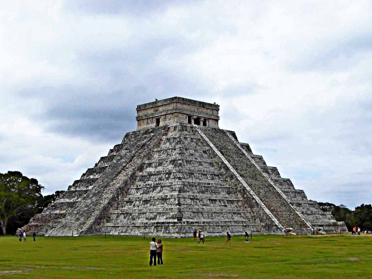 Die Kukulkan-Pyramide von Chichen Itzá - Foto von AmazingTemples.com