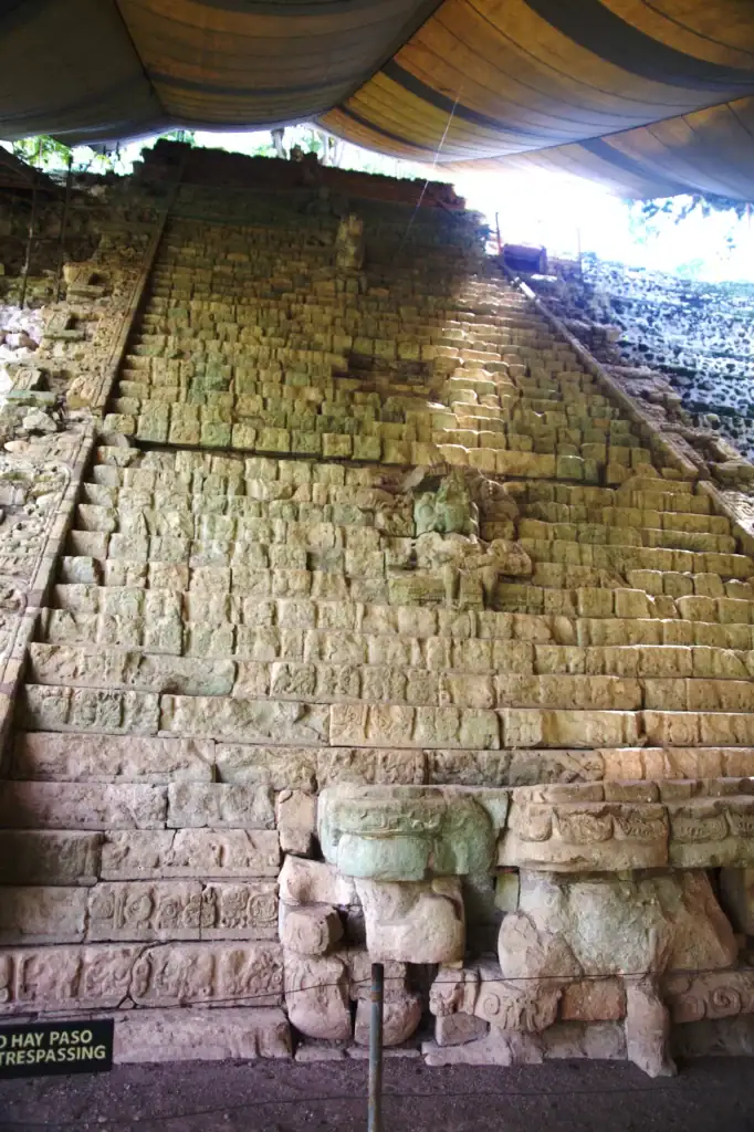 Die Hieroglyphentreppe von Copán.