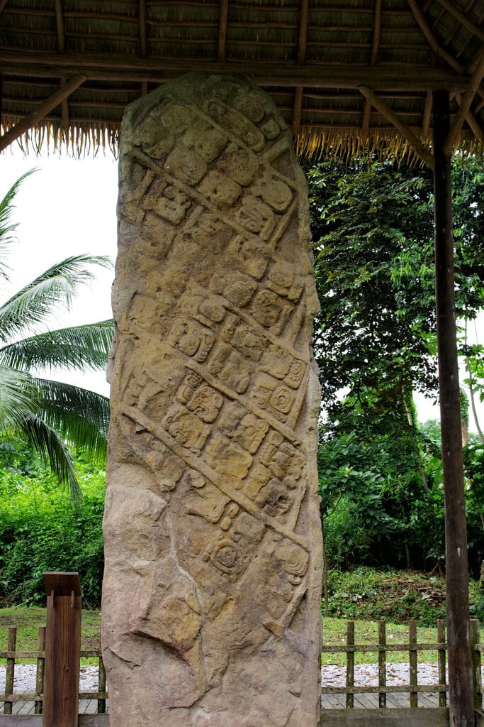 Backside of Stela H
751
5.5 m
Kʼakʼ Tiliw Chan Yopaat 
Strong Teotihuacán-style references; early sign of growing autonomy.